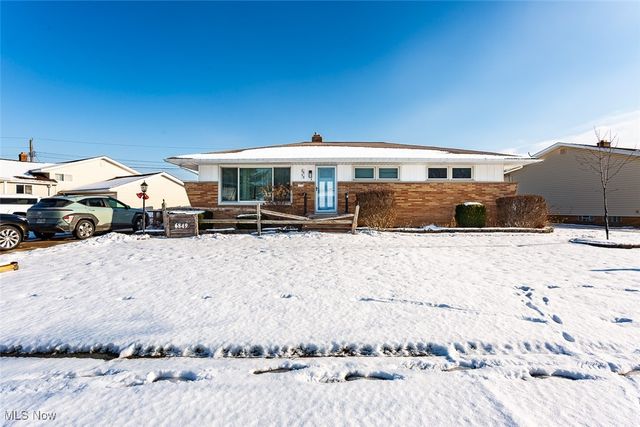 6849 Lantern Lane, Parma Heights, OH 44130