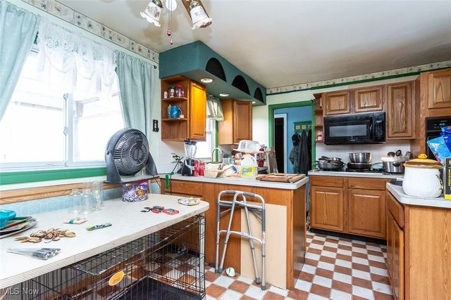 6849 Lantern Lane, Parma Heights, OH 44130