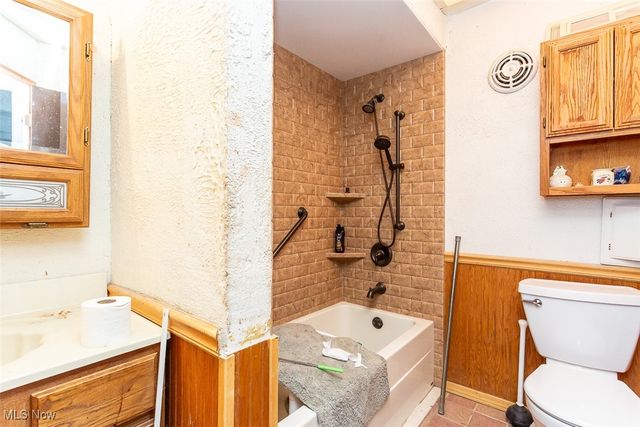 6849 Lantern Lane, Parma Heights, OH 44130