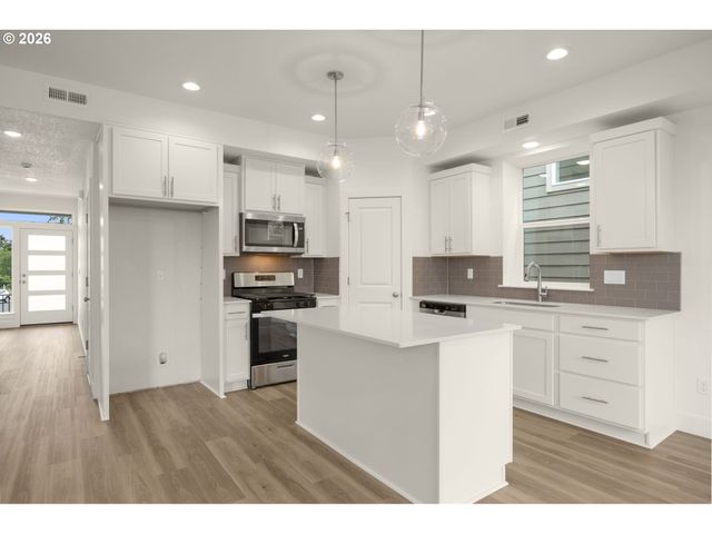 7335 Sw Leonard Pl L-4, Beaverton, OR 97007