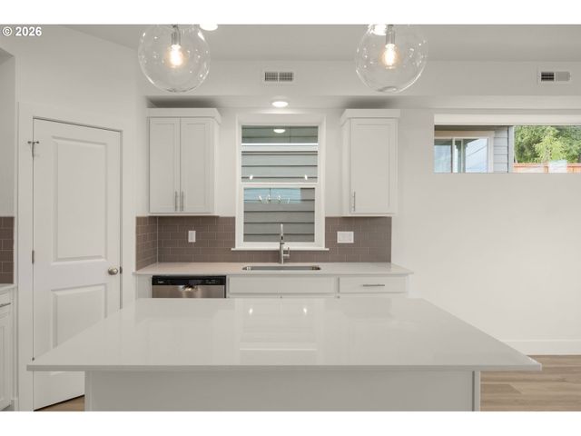 7335 Sw Leonard Pl L-4, Beaverton, OR 97007