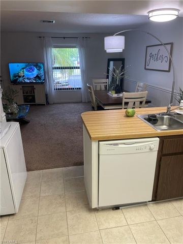 1031 SE 9th St Apt 16, Cape Coral, FL 33990