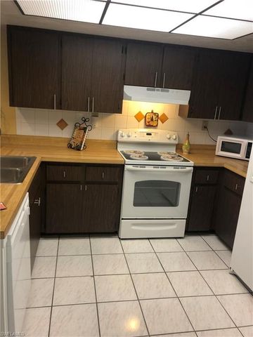 1031 SE 9th St Apt 16, Cape Coral, FL 33990