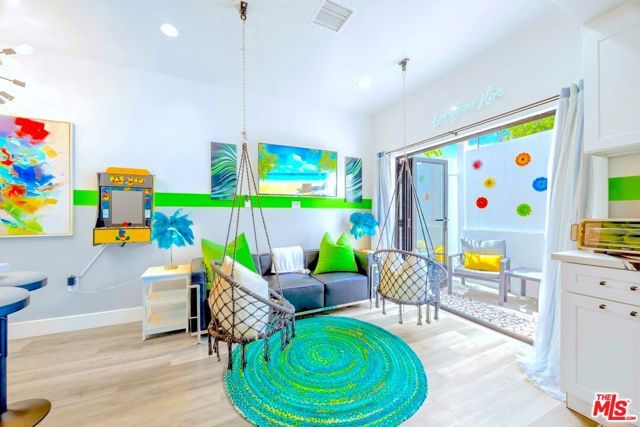 5855 Vineland Avenue B, Los Angeles, CA 91601