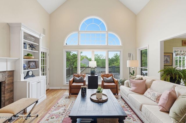 900 Woodland Heights Dr, Louisville, KY 40245