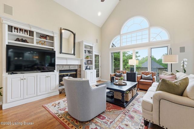 900 Woodland Heights Dr, Louisville, KY 40245