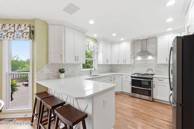 900 Woodland Heights Dr, Louisville, KY 40245
