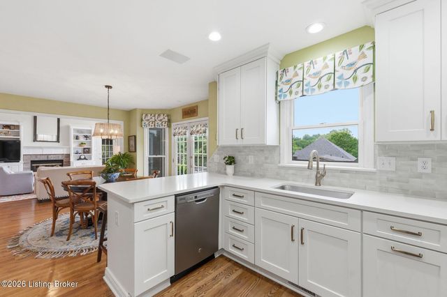 900 Woodland Heights Dr, Louisville, KY 40245