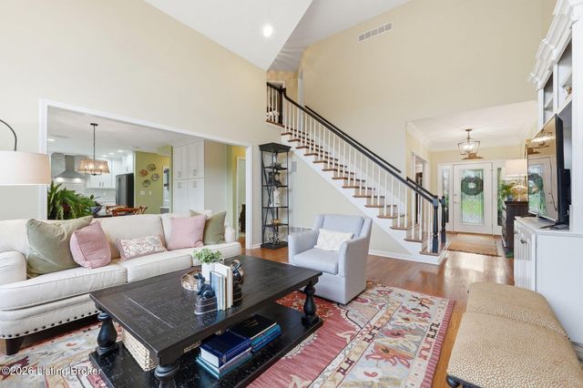 900 Woodland Heights Dr, Louisville, KY 40245