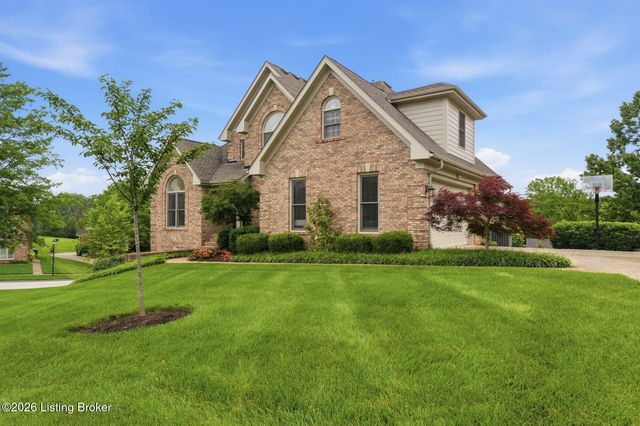 900 Woodland Heights Dr, Louisville, KY 40245