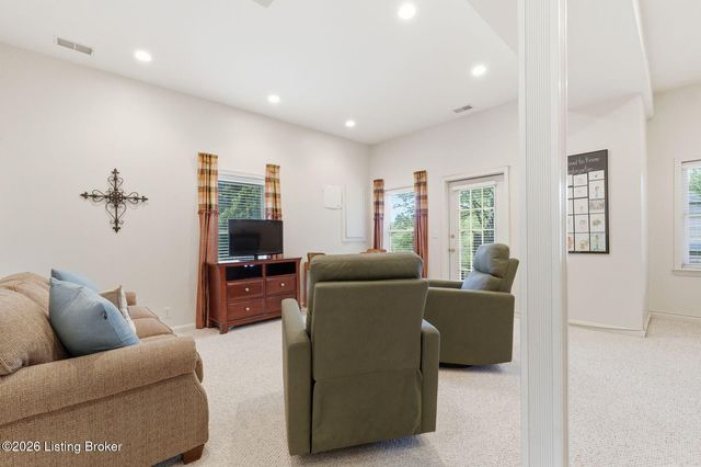 900 Woodland Heights Dr, Louisville, KY 40245