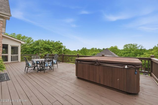 900 Woodland Heights Dr, Louisville, KY 40245