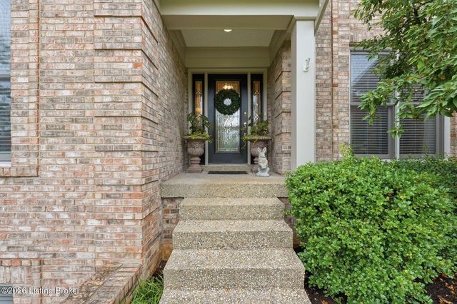 900 Woodland Heights Dr, Louisville, KY 40245
