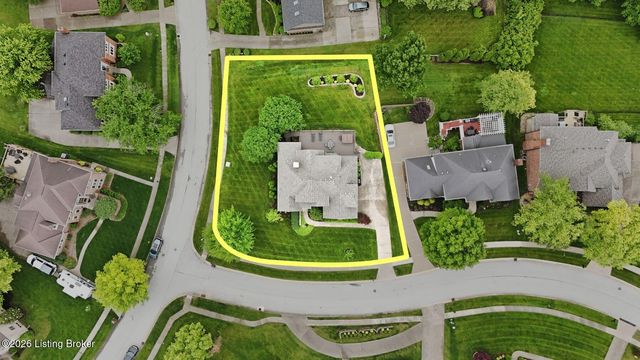 900 Woodland Heights Dr, Louisville, KY 40245