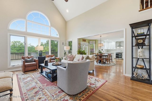 900 Woodland Heights Dr, Louisville, KY 40245