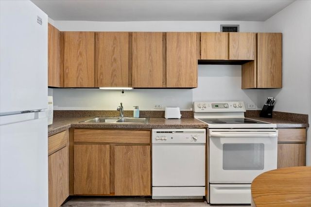 2020 N LINCOLN PARK WEST 9J, Chicago, IL 60614