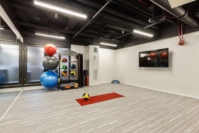 2020 N LINCOLN PARK WEST 9J, Chicago, IL 60614
