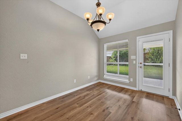 930 Royal Oak Ln, Burleson, TX 76028