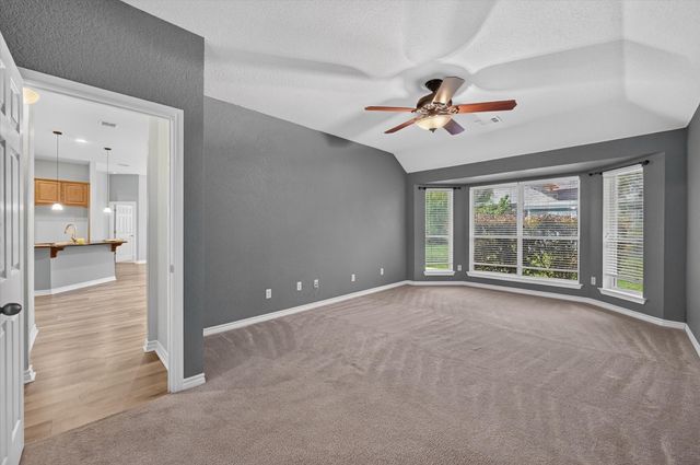 930 Royal Oak Ln, Burleson, TX 76028