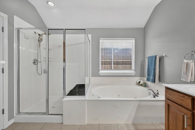 930 Royal Oak Ln, Burleson, TX 76028