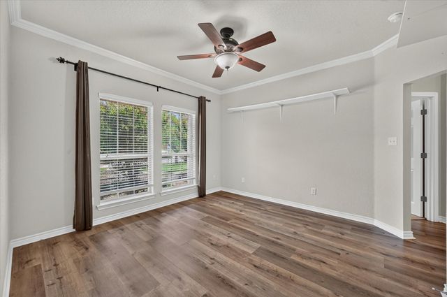 930 Royal Oak Ln, Burleson, TX 76028