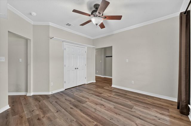 930 Royal Oak Ln, Burleson, TX 76028