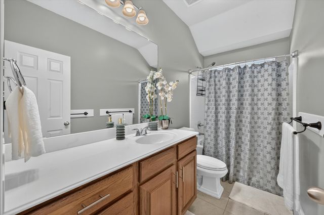 930 Royal Oak Ln, Burleson, TX 76028