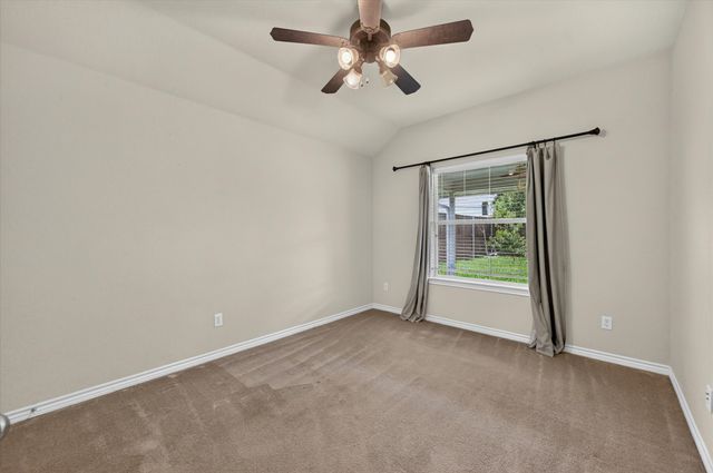 930 Royal Oak Ln, Burleson, TX 76028