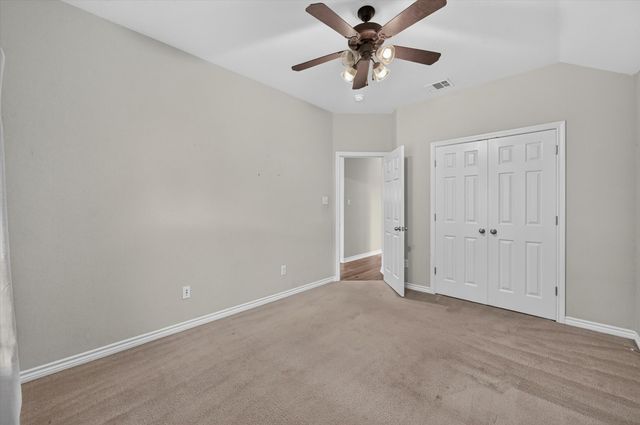 930 Royal Oak Ln, Burleson, TX 76028