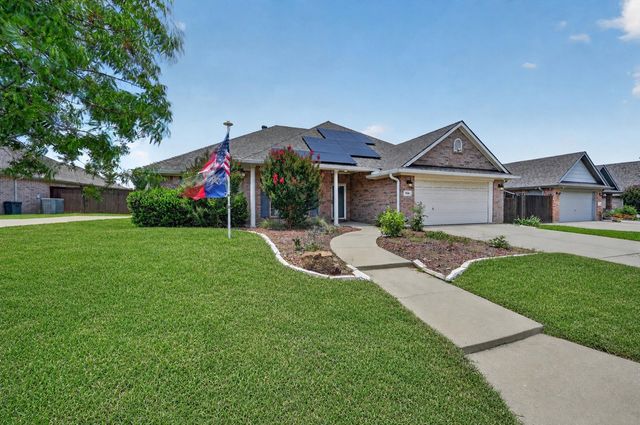 930 Royal Oak Ln, Burleson, TX 76028