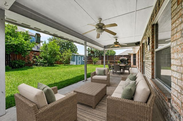 930 Royal Oak Ln, Burleson, TX 76028