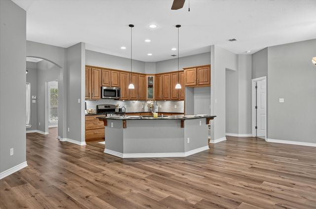 930 Royal Oak Ln, Burleson, TX 76028