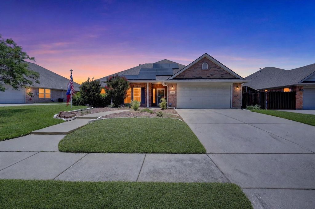 930 Royal Oak Ln, Burleson, TX 76028