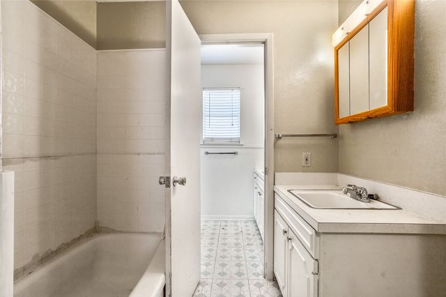 724 E Mustang Street, Crowley, TX 76036