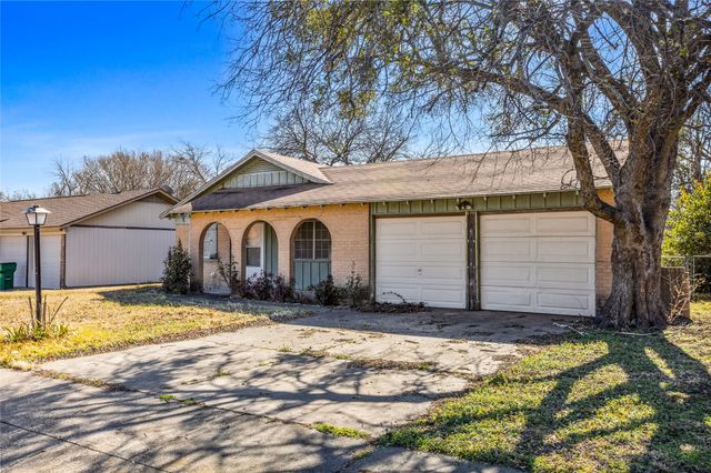 724 E Mustang Street, Crowley, TX 76036