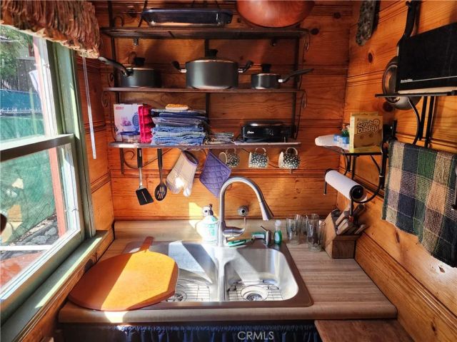 372 Cedarbrook Drive, Twin Peaks, CA 92391