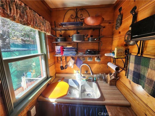 372 Cedarbrook Drive, Twin Peaks, CA 92391