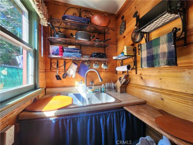 372 Cedarbrook Drive, Twin Peaks, CA 92391