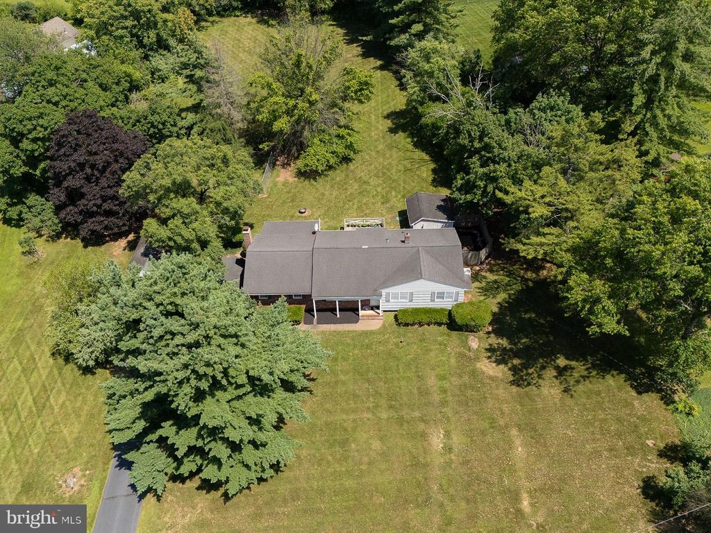 4 ESTELLA DR, Flemington, NJ 08822