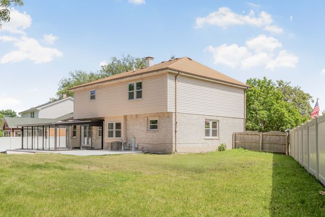 716 Somerset Lane, Darien, IL 60561