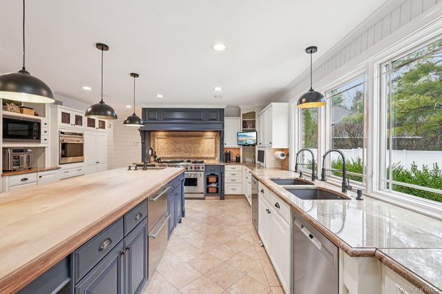 8 Tor Terrace, New City, NY 10956