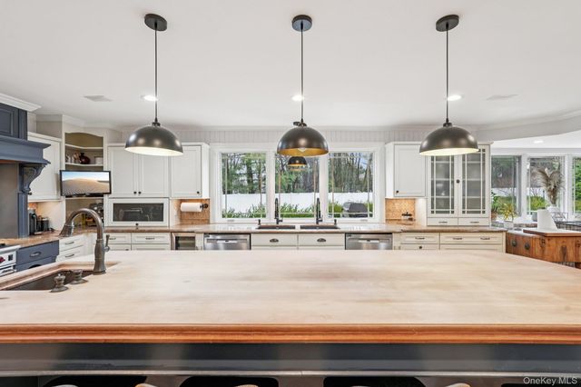 8 Tor Terrace, New City, NY 10956