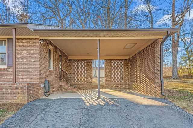 1029 Foxfire Road, Kernersville, NC 27284