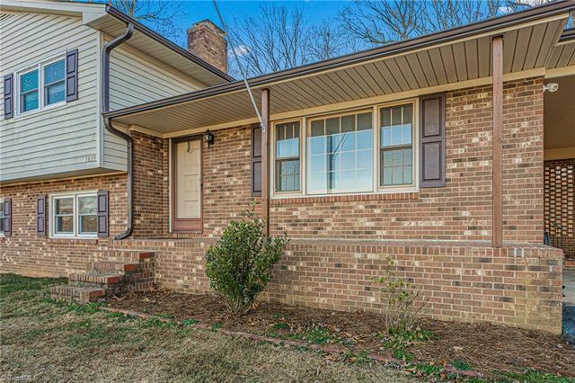 1029 Foxfire Road, Kernersville, NC 27284