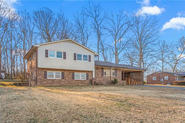 1029 Foxfire Road, Kernersville, NC 27284