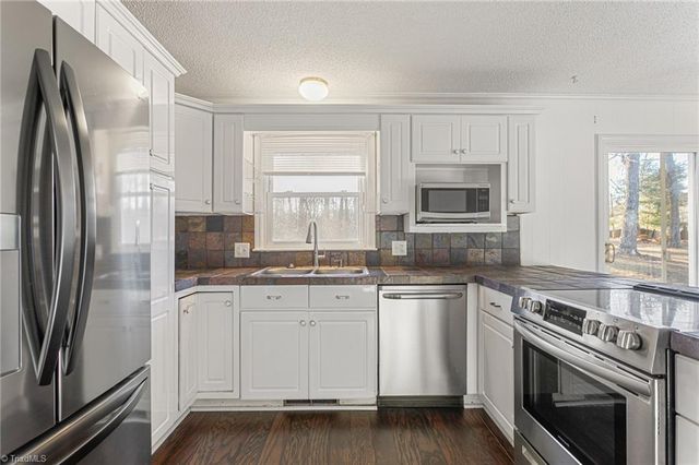 1029 Foxfire Road, Kernersville, NC 27284