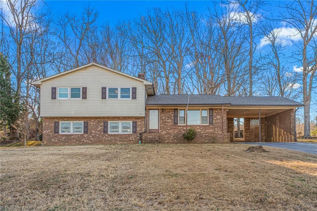 1029 Foxfire Road, Kernersville, NC 27284