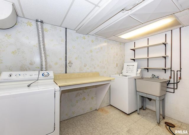 3332 16TH Street, Moline, IL 61265