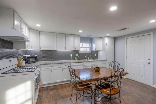 5127 Rinker Road, Kansas City, MO 64129