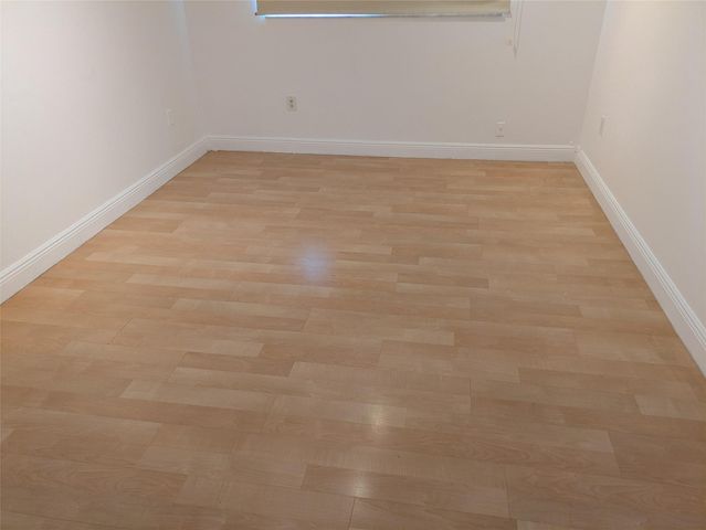 8220 N Sunrise Lakes Blvd 305, Sunrise, FL 33322